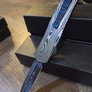 OTF knife with straight edge blade (Blue Vector)